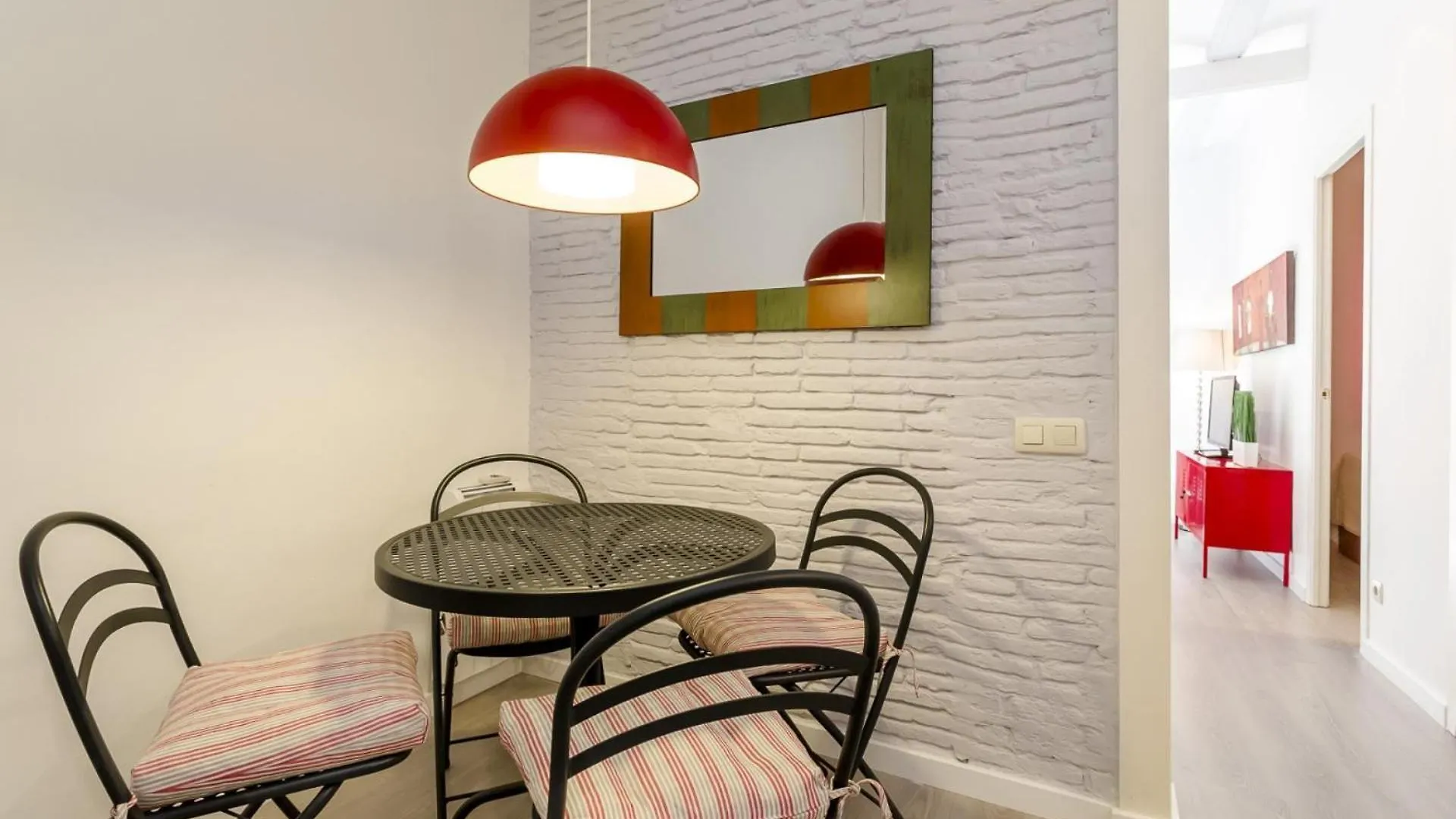 Centrico Apartamento Zona Ramblas 21Y11 Barcelona Apartment